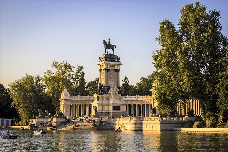 Relaxmoment tijdens je Spanje rondreis, het Retiro park in Madrid