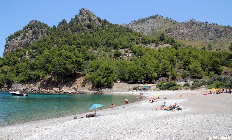 Cala Tuent is een prachtig gelegen strand op Mallorca