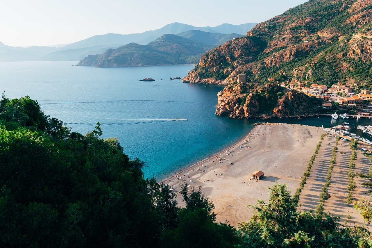 Corsica beschikt over paradijselijke stranden, ideaal voor een rondreis met kinderen