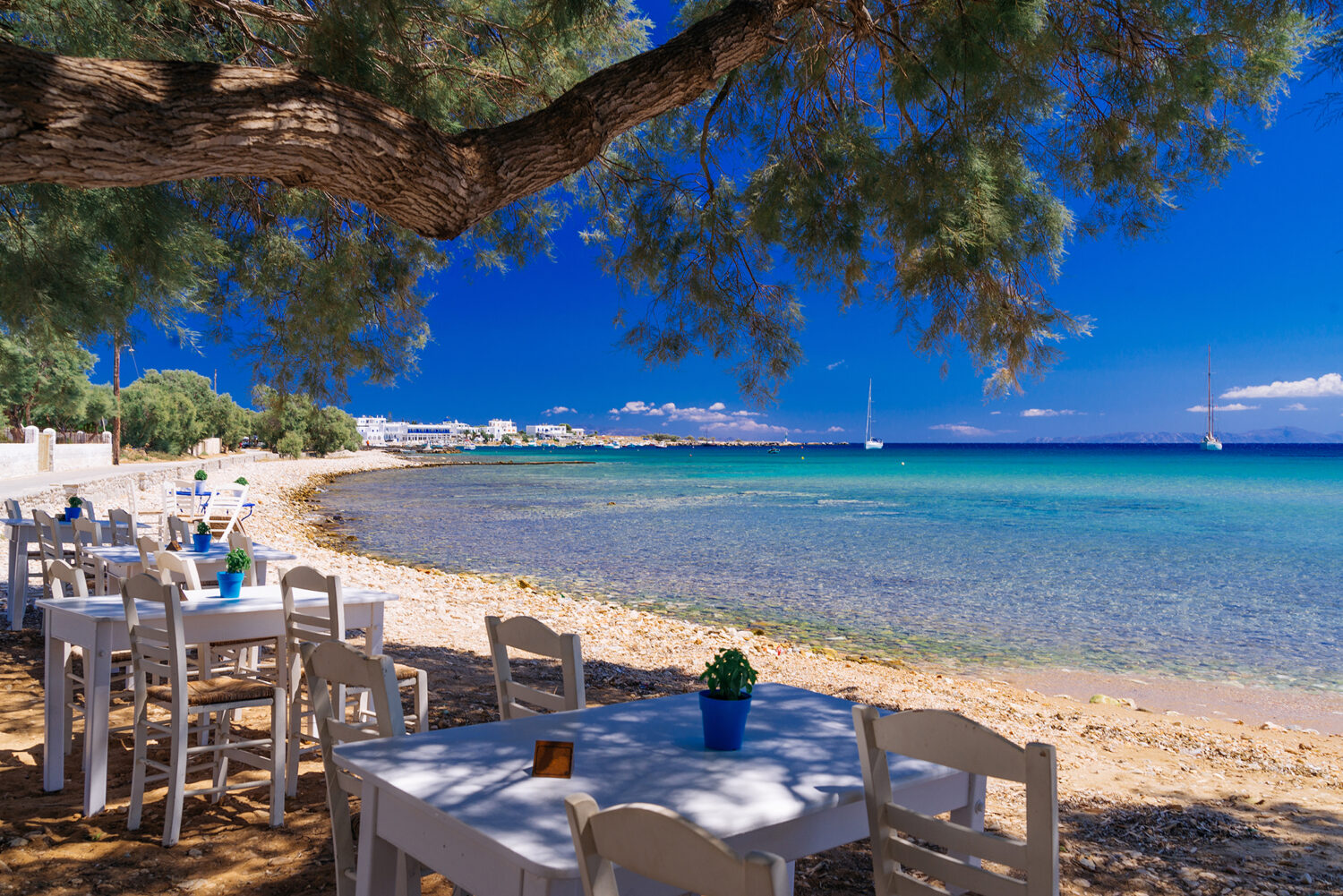 Heerlijk tot rust komen op een van de prachtige stranden van Paros