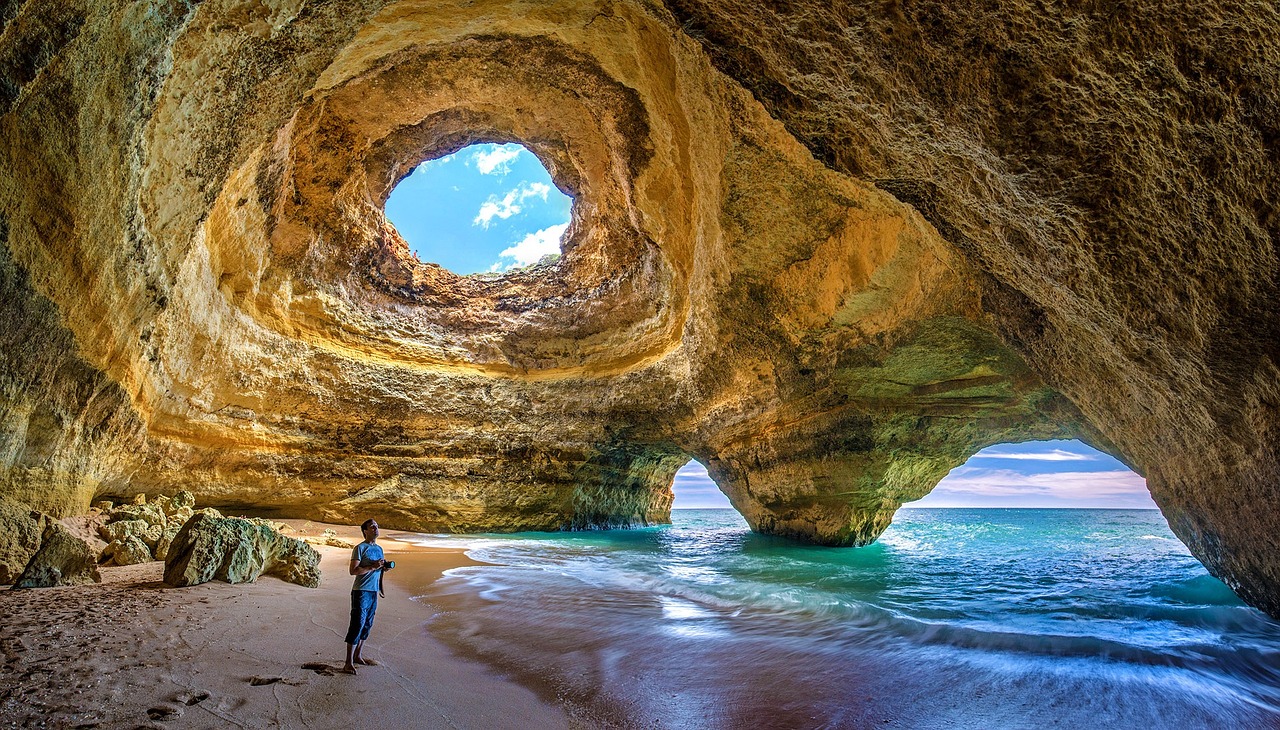 Het beroemde Praia de Benagil in Portugal