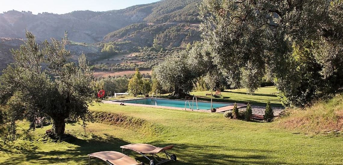 Almunia del Valle zwembad in prachtig landschap