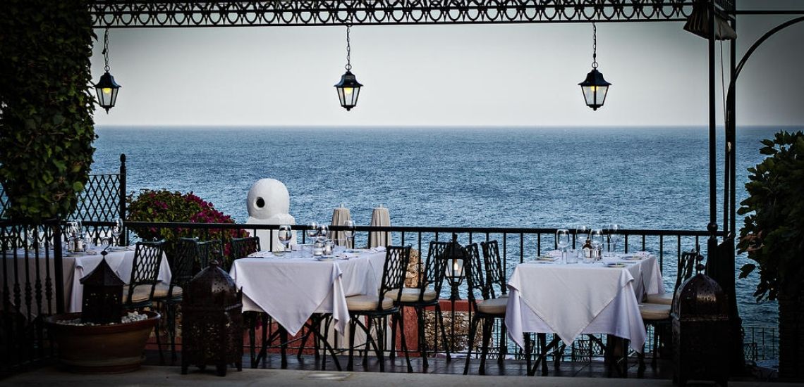 Carabeo dineren met uitzicht op zee