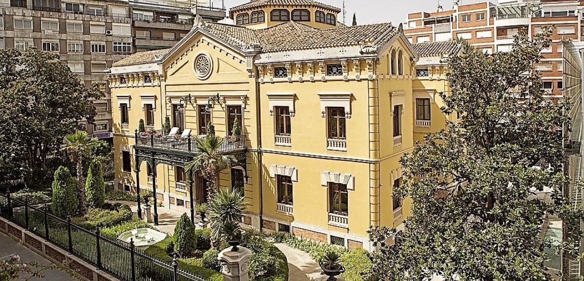 Hospes Patos facade historische paleis
