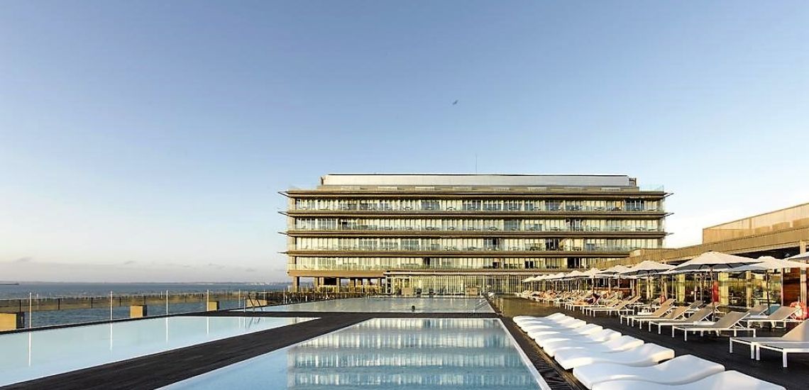Parador Cadiz zwembad met hotel