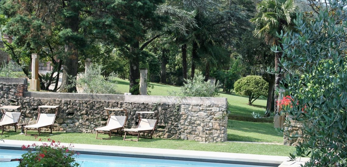 Albergo Villa Marta zwembad met daarachter tuin