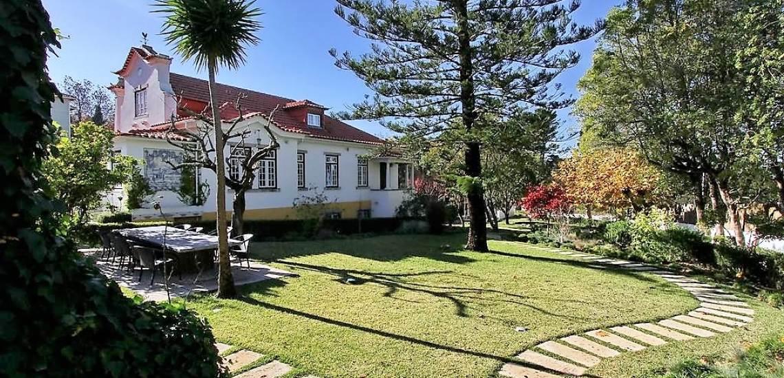 Villa das Rosas facade met tuin