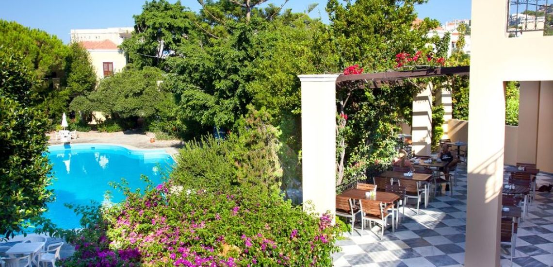 Kalydna Island Hotel zwembad met terras