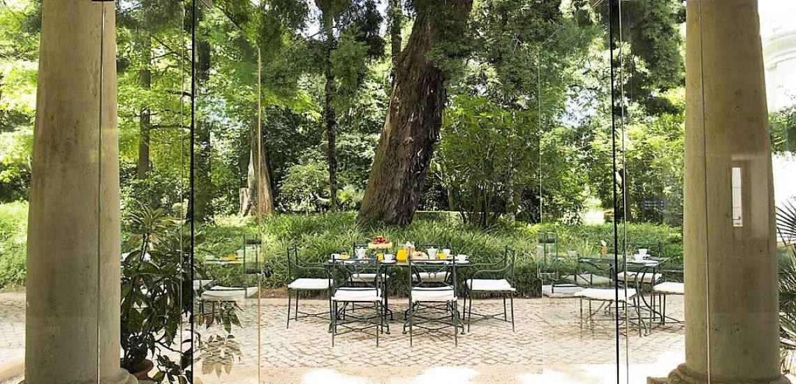 Quinta das Lagrimas uitzicht op tuin vanaf restaurant