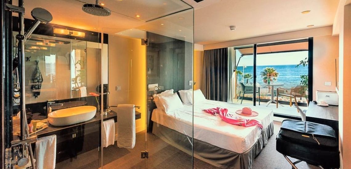 Volledig voorziene badkamers in hotel Peña Parda Bay