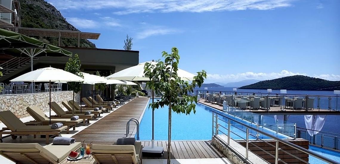 Het luxe zwembad van San Nicolas Resort geeft je veel rust tijdens je Griekenland rondreis