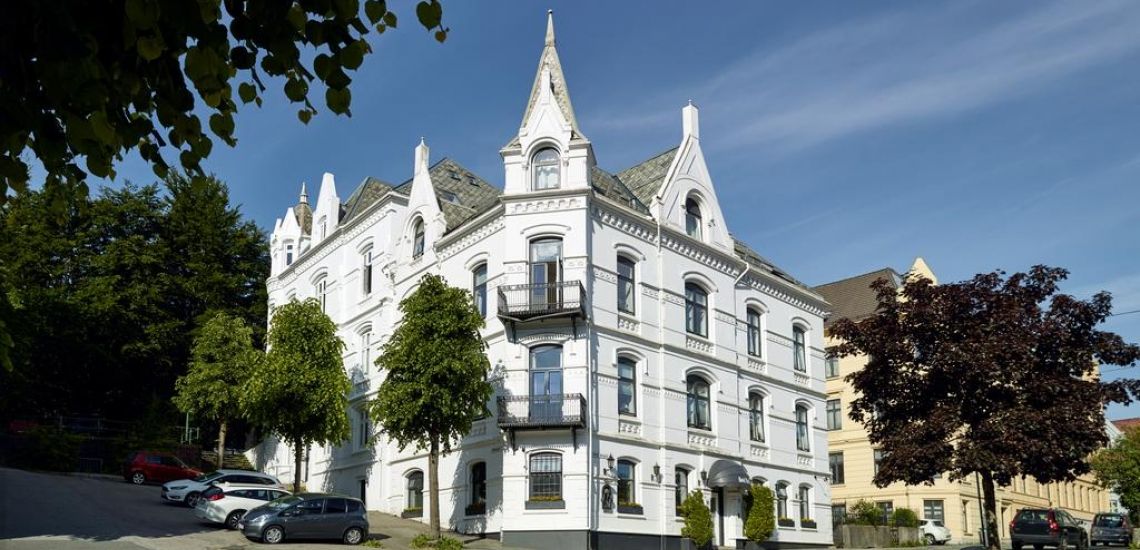 De facade van Hotel Park Bergen is veelbelovend voor een fijn verblijf