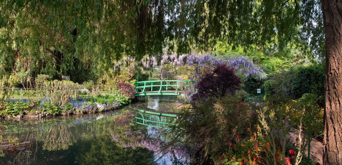Een bezoek aan de Monet tuinen in Giverny is meer dan de moeite waard