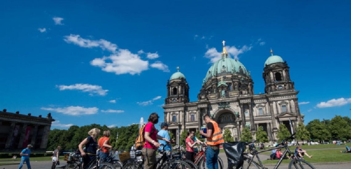 Samen met een gids langs de highlights van Berlijn fietsen