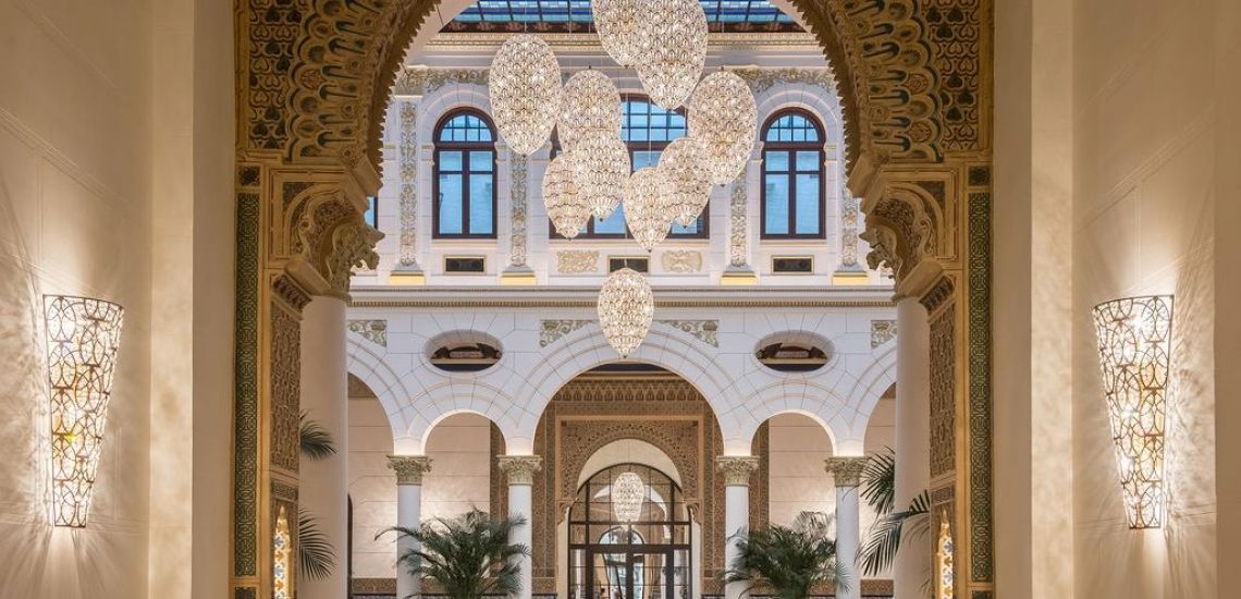 De riante lobby van Gran hotel Miramar