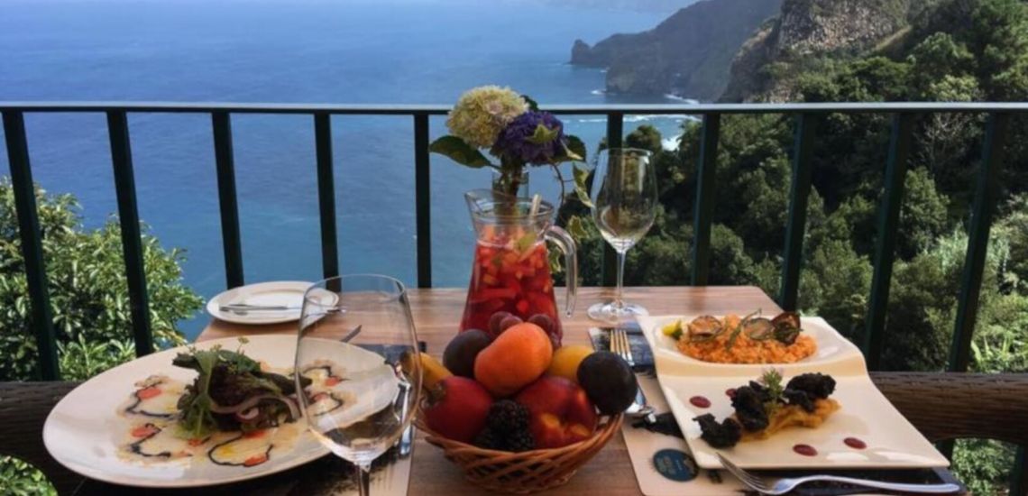 Ontbijten met spectaculair uitzicht kan bij Hotel Quinta do Furao