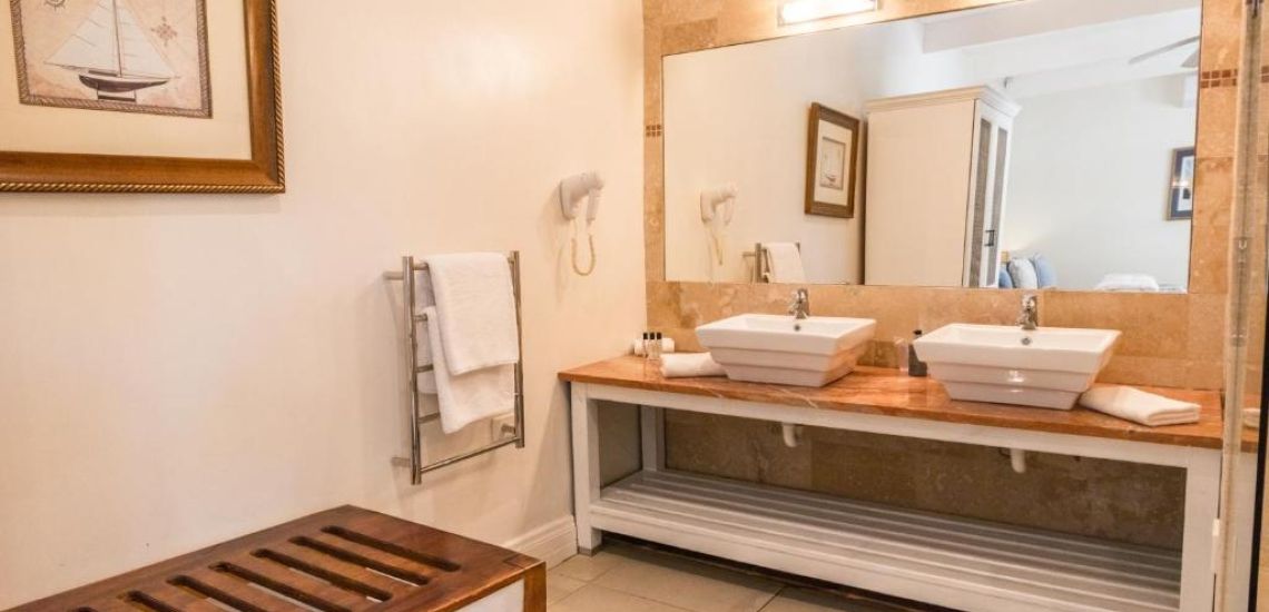 Het Ashbourne Boutique Guest House is voorzien van ruime badkamers