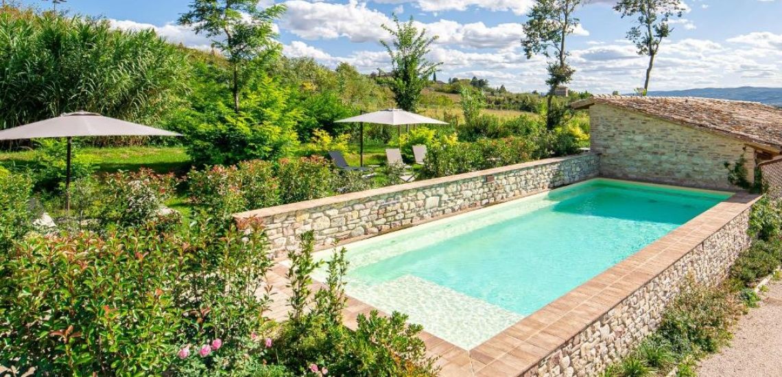 Ook het zwembad van Borgo Antichi Orti Assisi is uitermate goed verzorgd