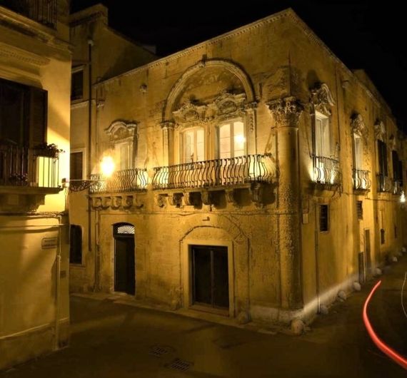 Palazzo Guido pand by night
