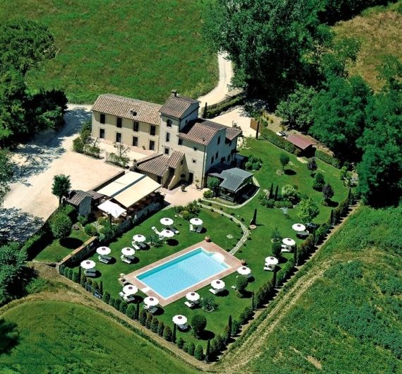 Molino di Foci luchtfoto van pand met zwembad
