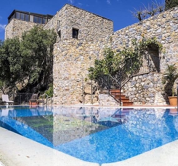 Castillo de Monda zwembad en kasteel