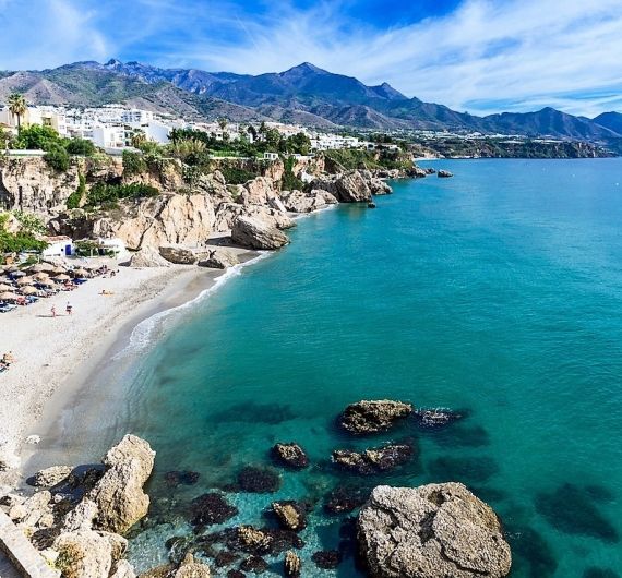 Aan het eind van je Andalusië reis op maat, relaxen in Nerja