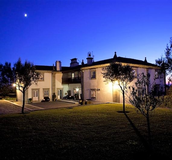 Quinta do Monteverde facade by night