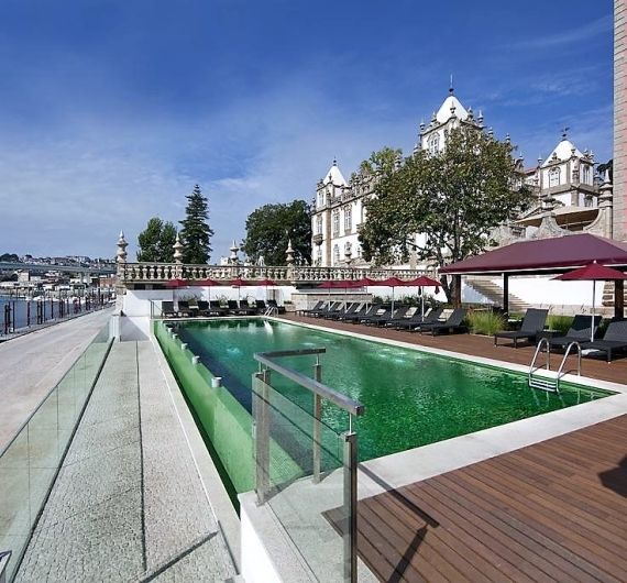Pousada Porto facade met zwembad