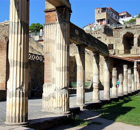 Je Italië rondreis start in Ercolano, genieten van Romeinse overblijfselen