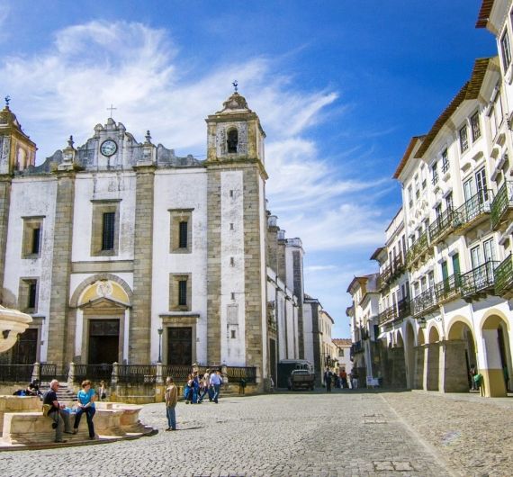 Tijdens je Portugal rondreis vind je veel historie in Évora