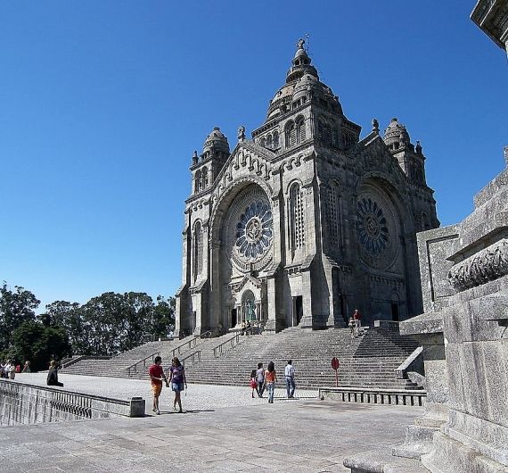 Prachtige kerken tijdens je Portugal rondreis zoals deze in Viana do Castelo