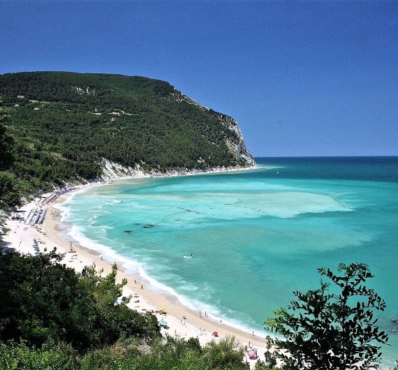 Aan een blauwe baai relaxen als afsluiter van je Italië rondreis