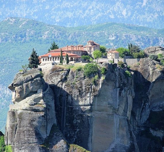 Meteora, fascinerende kloosters bovenop de rotsen, een must tijdens je Griekenland fly and drive 
