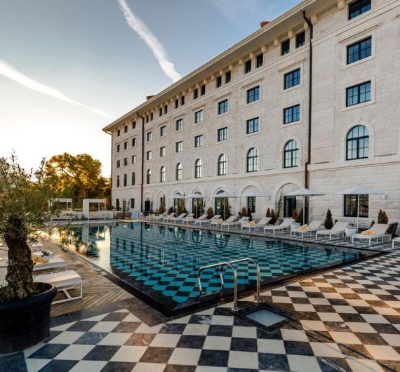 Hotel met zwembad