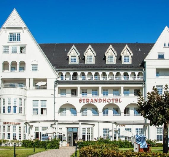 Hotel Glücksburg is een typisch spierwit strandhotel
