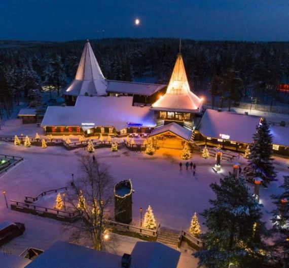 In Rovaniemi bezoek je het Santa Claus Village