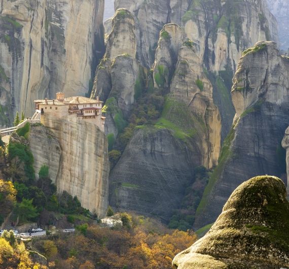 De zwevende kloosters van Meteora zijneen hoogtepunt tijdens je Griekenland rondreis