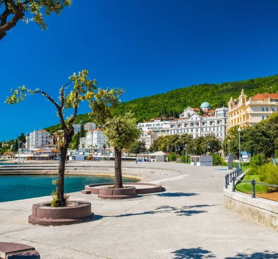 De boulevard van badplaats Opatija in Istrië is een bezoek zeker waard