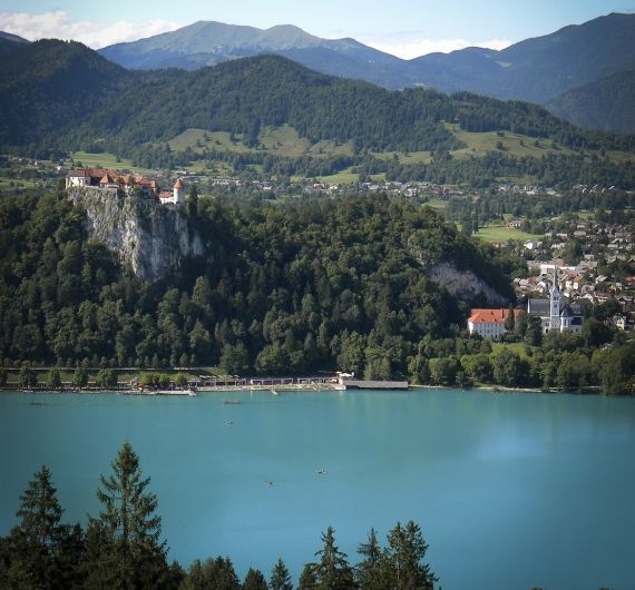 Deze familiereis start aan het mooie meer van Bled in Slovenië