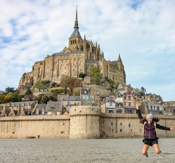 De eeuwenoude abdij van Mont Saint Michel zal indruk maken 