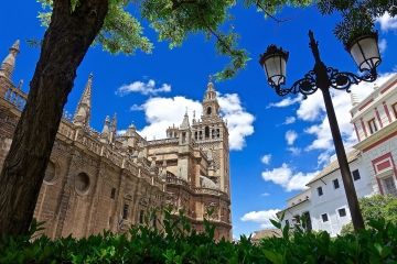 Op je Andalusië reis op maat is een bezoek aan imposant Sevilla belangrijk