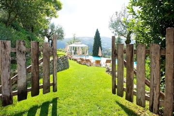 Borgo di Carpiano blik op zwembad