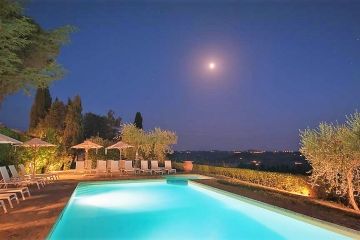 Villa I Barronci zwembad by night