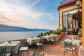 Villa Sostage terras met uitzicht op Garda meer