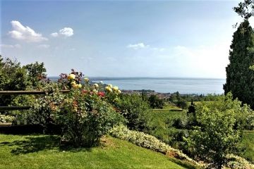 Colle San Giorgio tuin met zicht op Garda meer