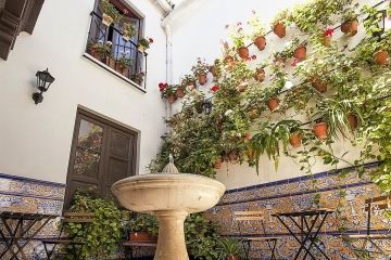 Casa de las Mercedes patio met bloemen