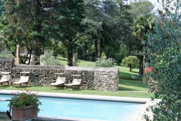 Albergo Villa Marta zwembad met daarachter tuin