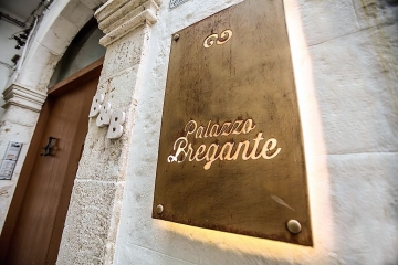 Palazzo Bregante entree
