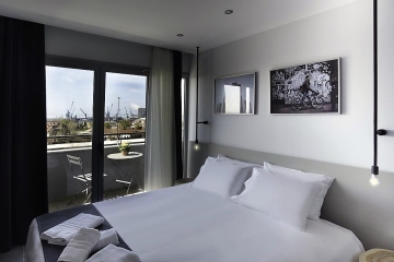 White Luxury Suites tweepersoonskamer met zicht op haven