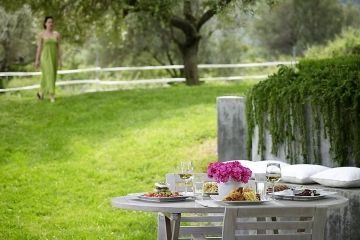 Olivemare gedekte tafel